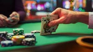 Platform dashboard menampilkan pasar Liga 1 dan meja live dealer
