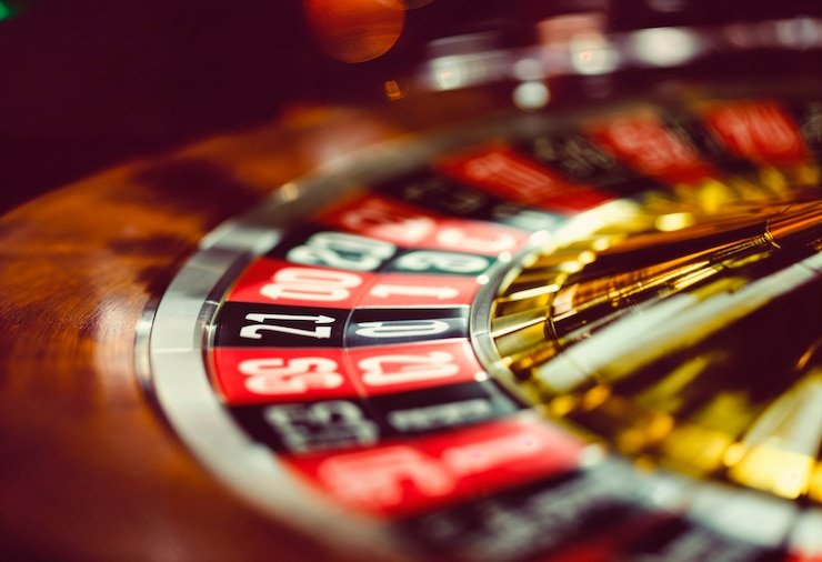 Antarmuka permainan Teen Patti di platform jasa hoki dengan kartu virtual dan area taruhan